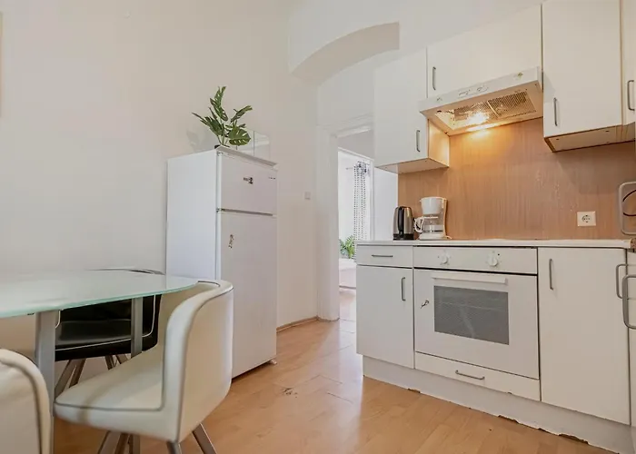 Modern Private In Shared Near Stadthalle Viena