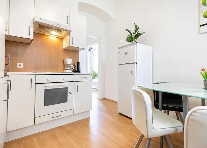 Apartamento Modern Private In Shared Near Stadthalle Viena