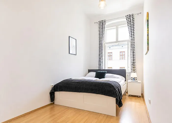 Modern Private In Shared Near Stadthalle