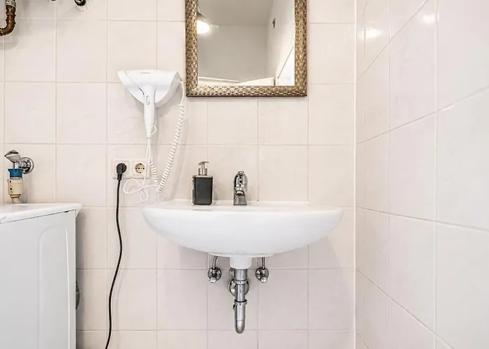 Modern Private In Shared Near Stadthalle Apartamento